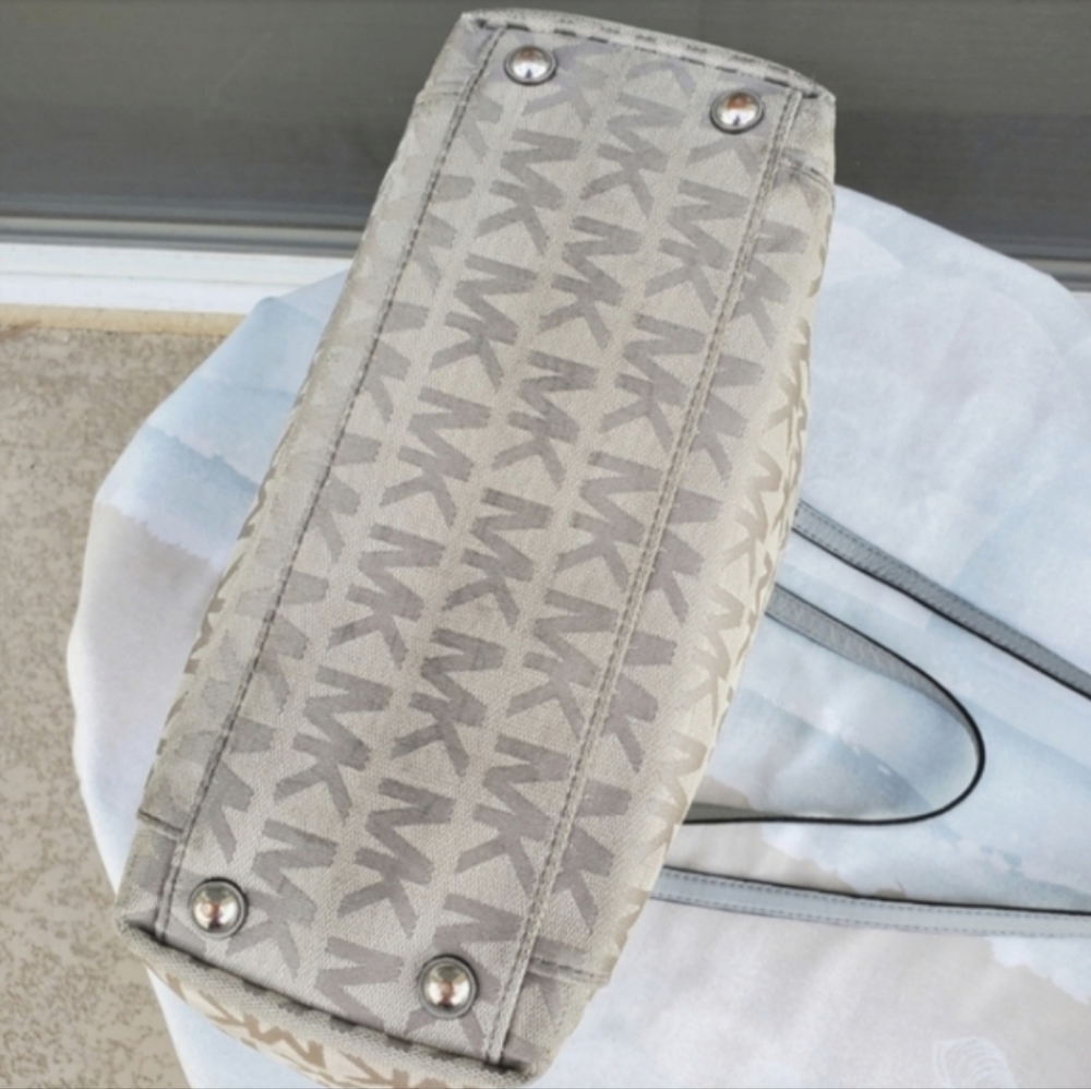 Michael Kors Jet Set Signature Light Grey Canvas Leather East West Shoulder Tote - Picture 9 of 11